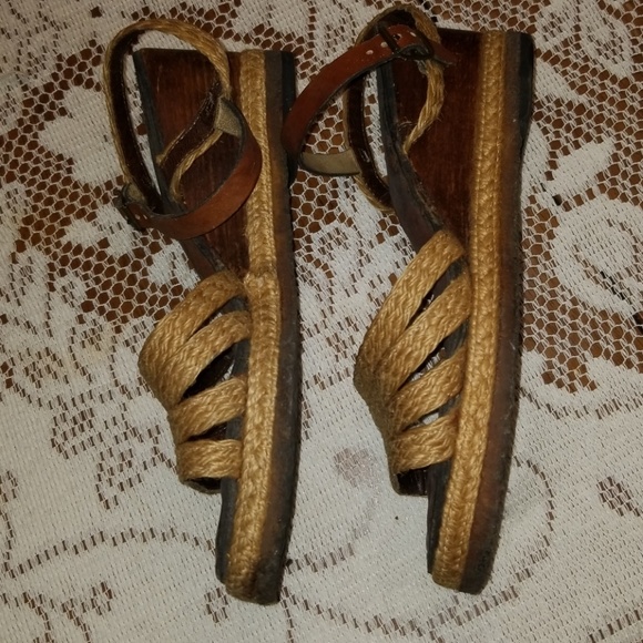 🛍💜Wooden & Burlap style sandals🌹😊 - Picture 4 of 8